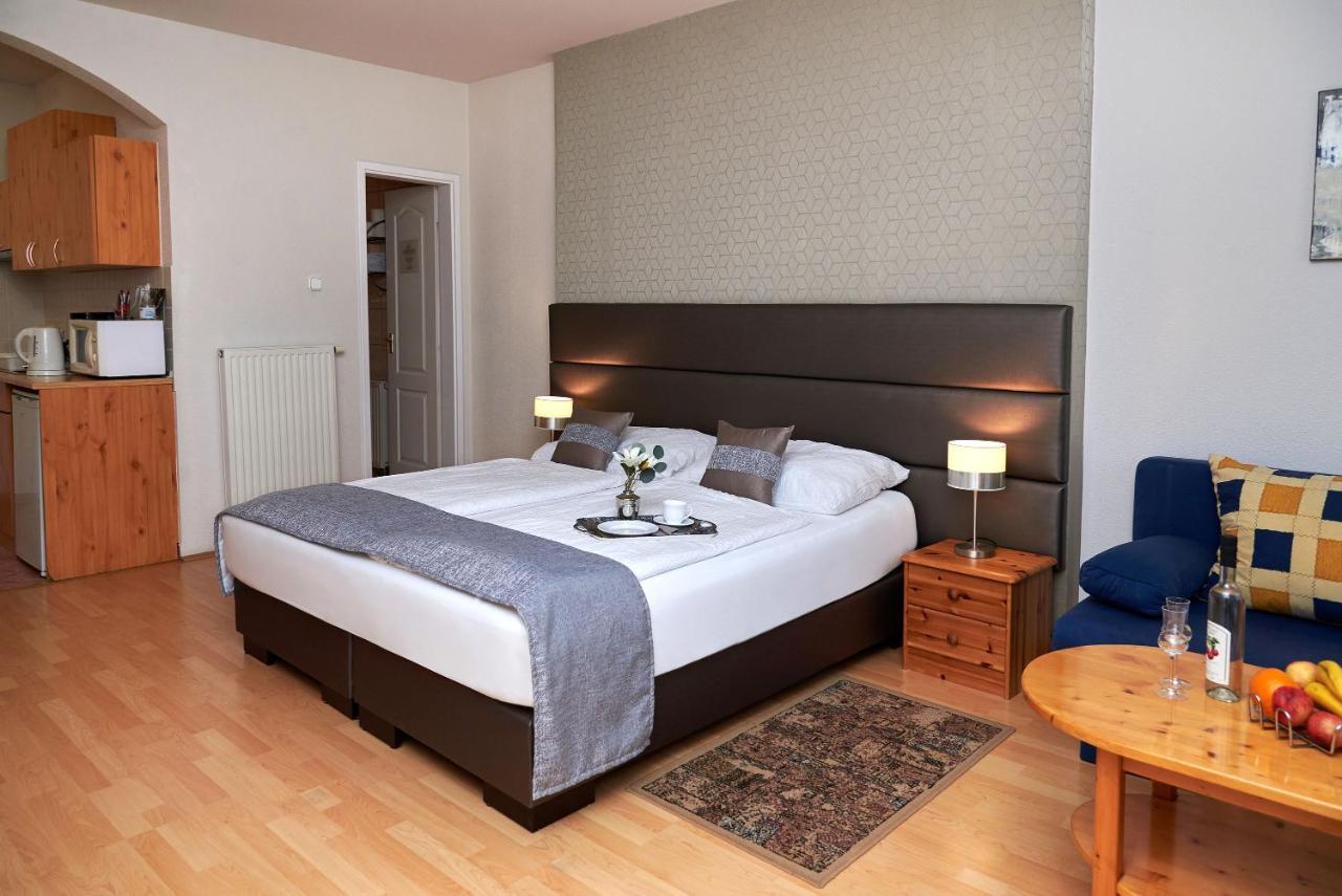 Apartman Brigitte Buekfuerdo מראה חיצוני תמונה