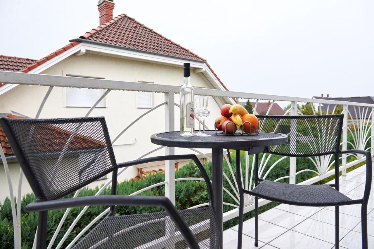 Apartman Brigitte Buekfuerdo מראה חיצוני תמונה